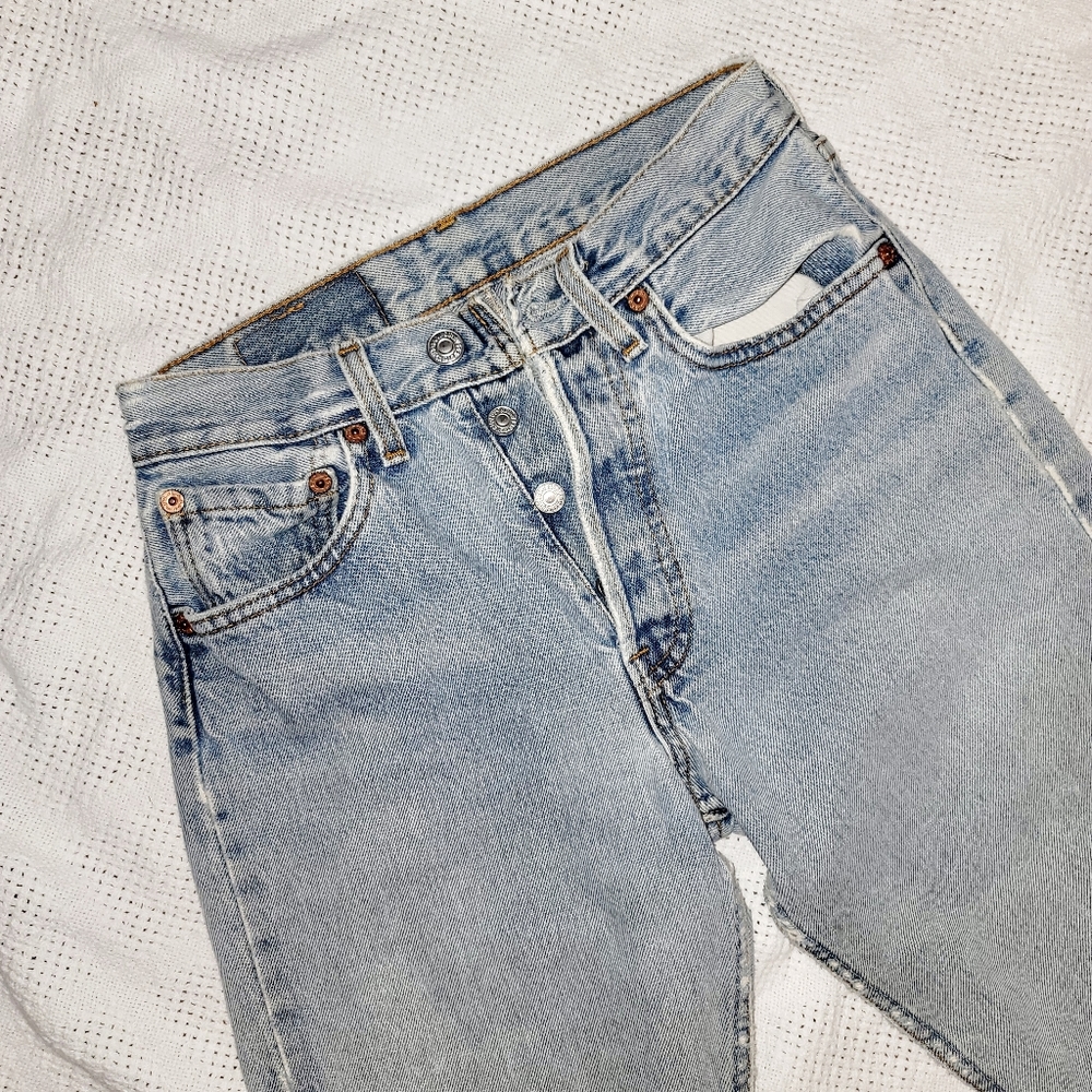 Vintage Levi’s 501 Jeans USA Made W26 L30 Light Wash Distressed Straight Leg